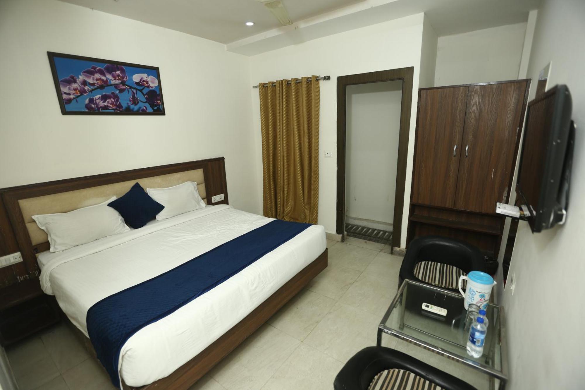 24 Hotel & Resort Agra  Exterior photo
