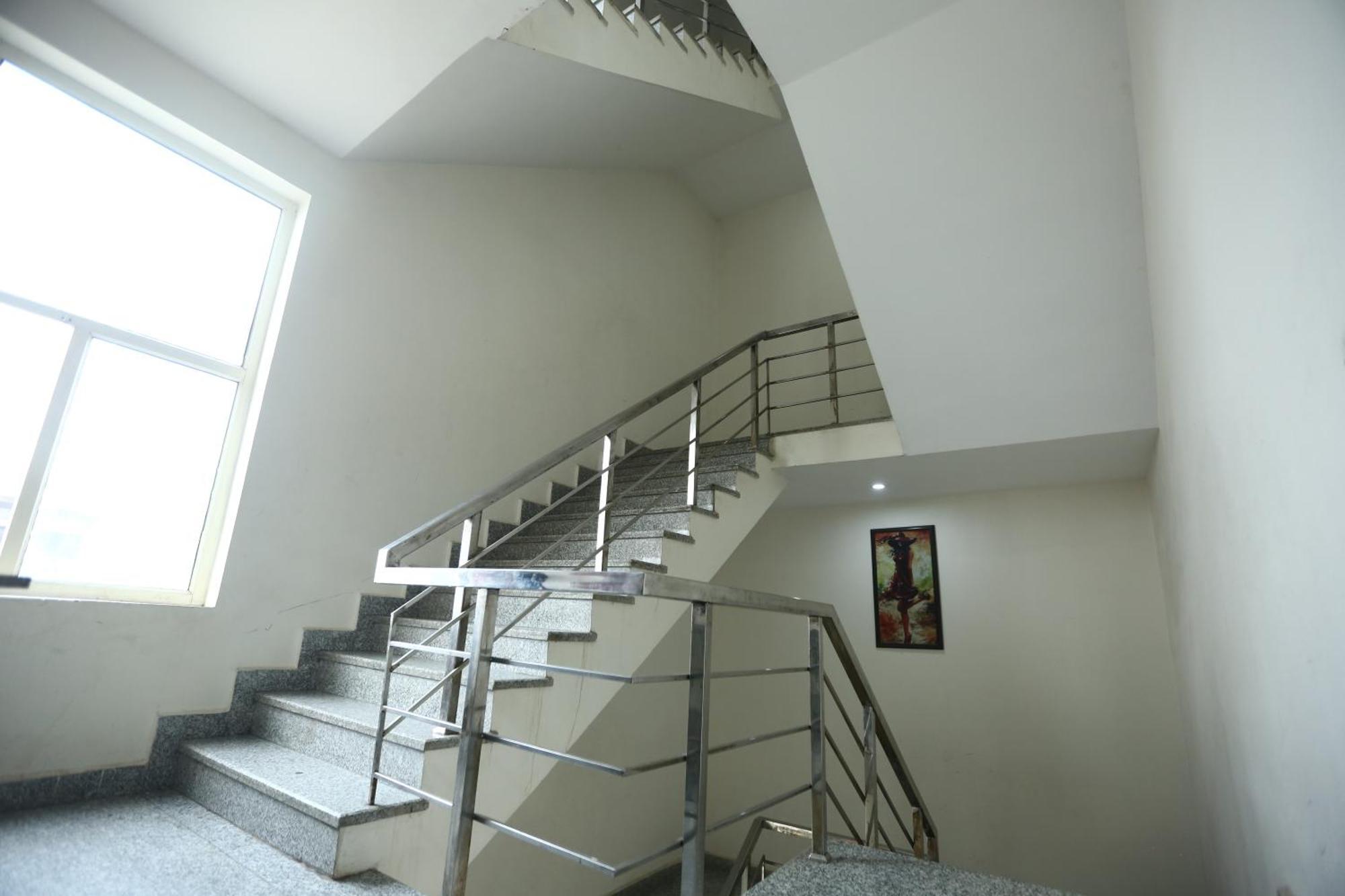 24 Hotel & Resort Agra  Exterior photo