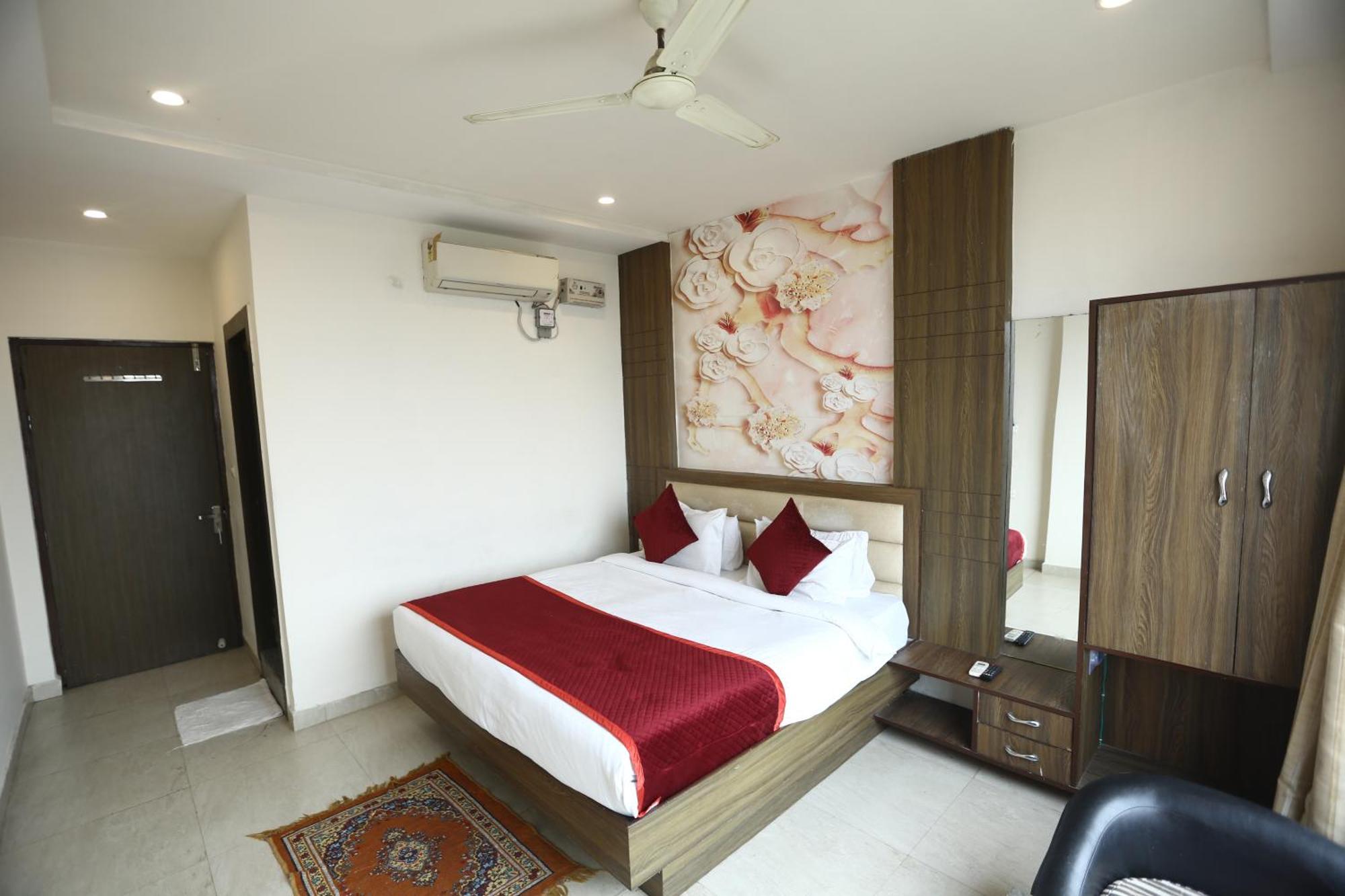 24 Hotel & Resort Agra  Exterior photo