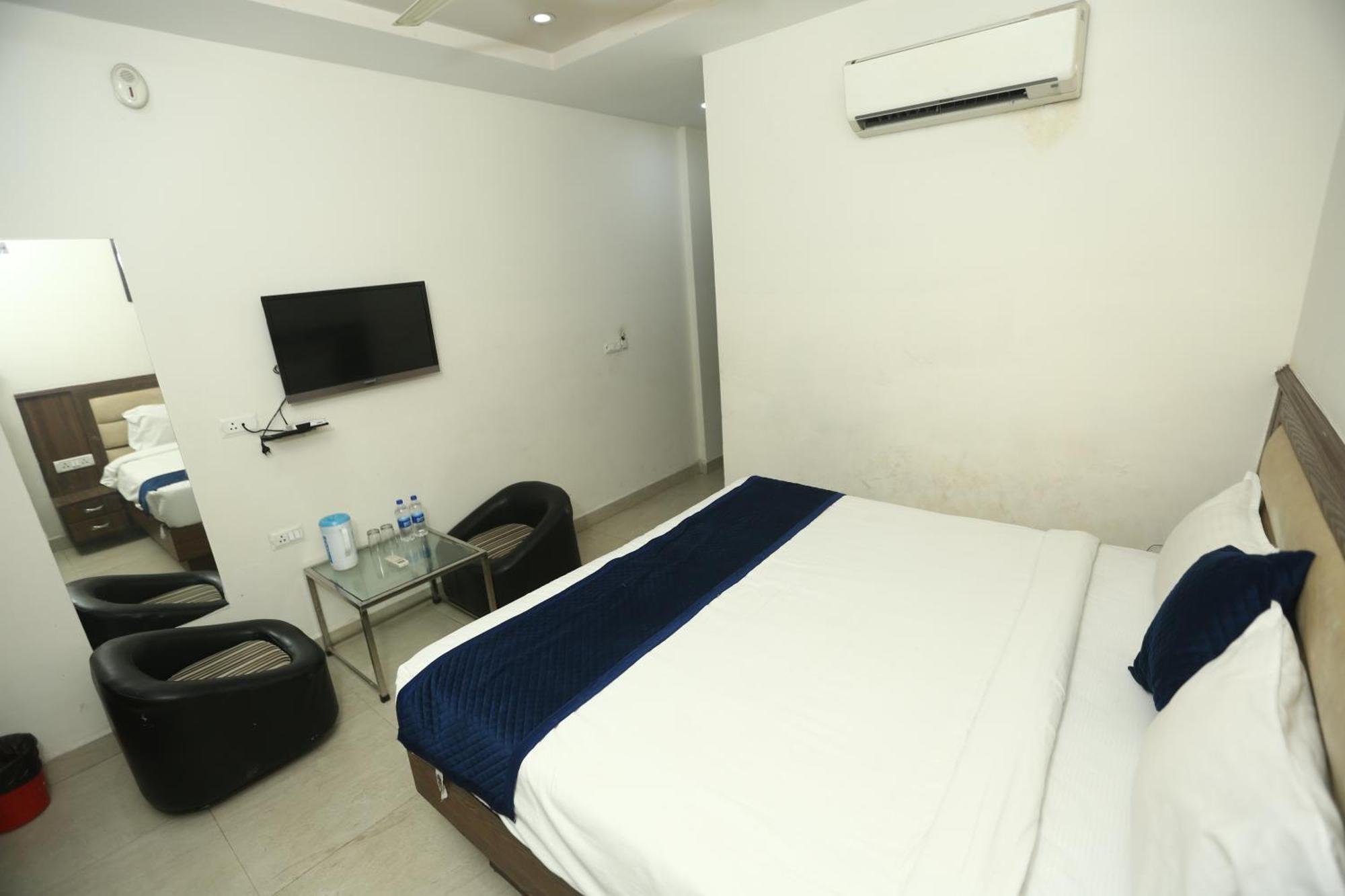 24 Hotel & Resort Agra  Exterior photo