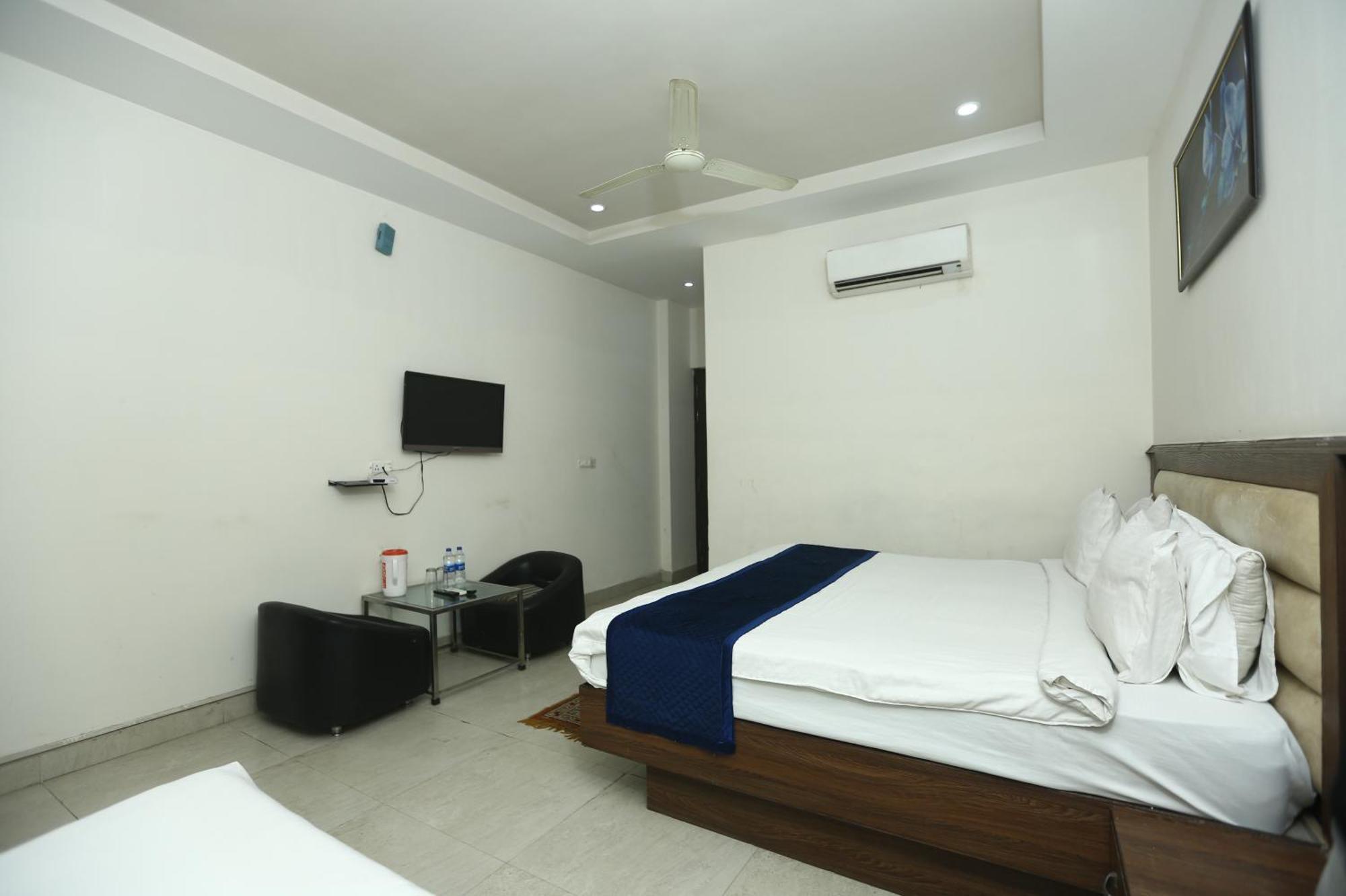 24 Hotel & Resort Agra  Exterior photo