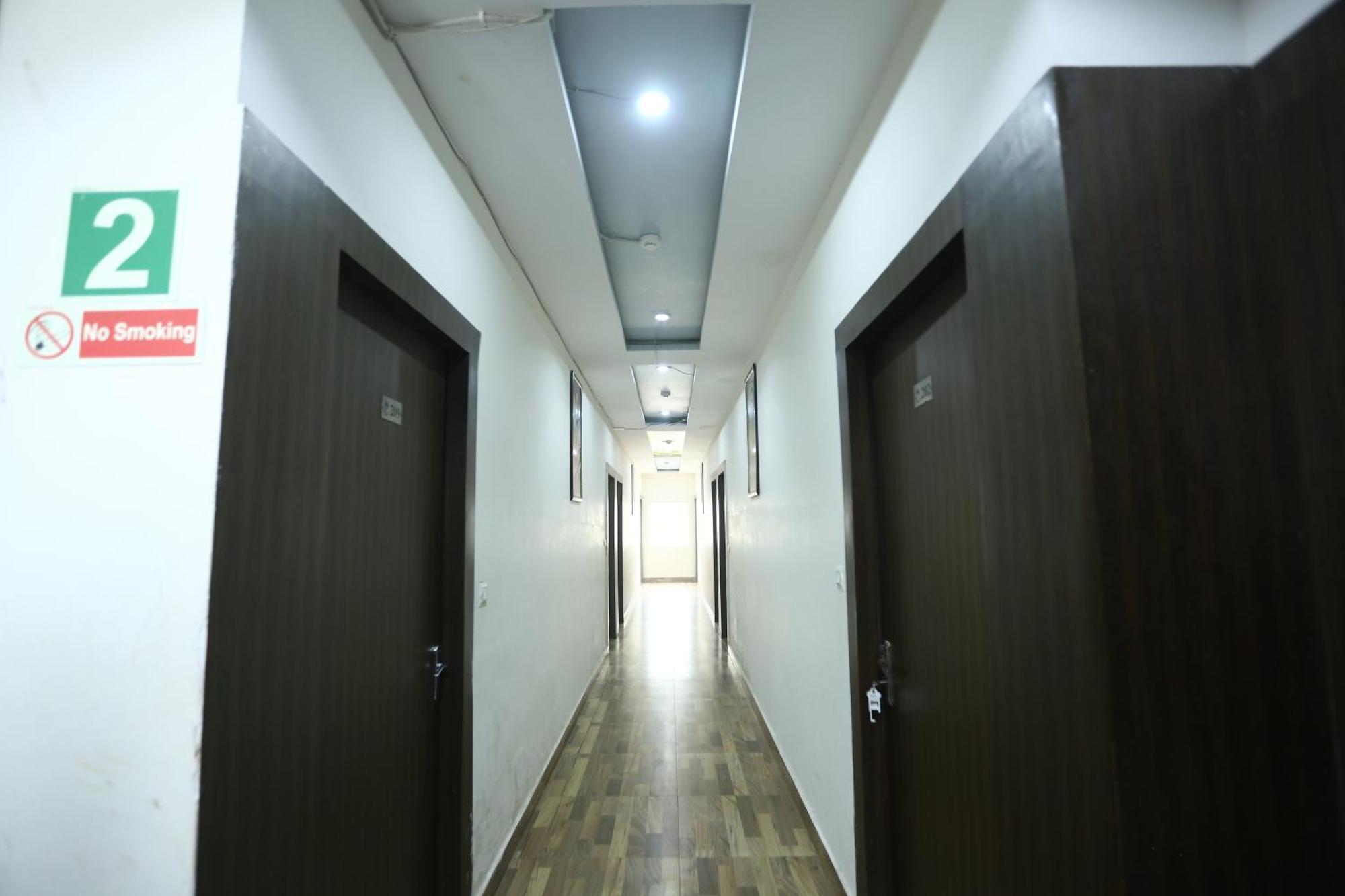 24 Hotel & Resort Agra  Exterior photo